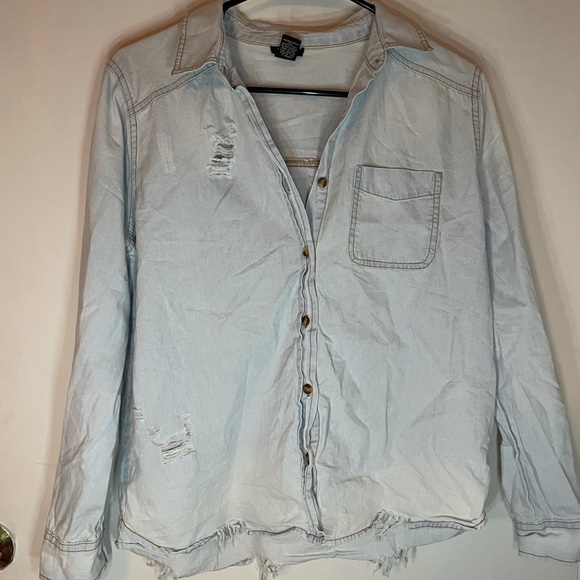 Button up - Picture 1 of 2